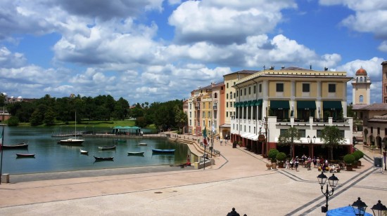The Thirsty Fish at Portofino Bay Hotel: The Thirsty Fish share a building with Bice next to the bay. The Thirsty Fish at Portofino Bay Hotel: The Thirsty Fish share a building with Bice next to the bay.