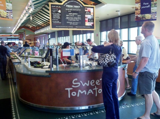 Sweet Tomatoes: The buffet begins