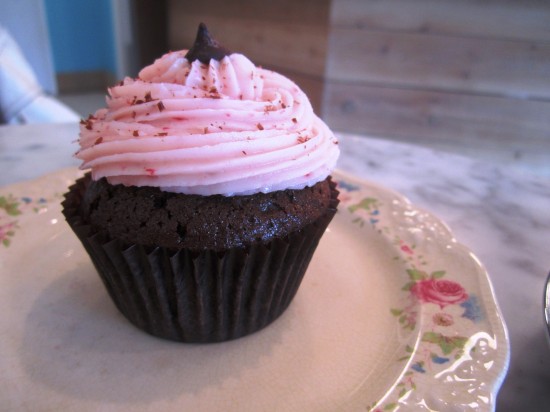 Blue Bird Bake Shop: Chocolate Strawberry cupcake. Blue Bird Bake Shop: Chocolate Strawberry cupcake.
