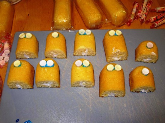 Minion cupcakes. Minion cupcakes.