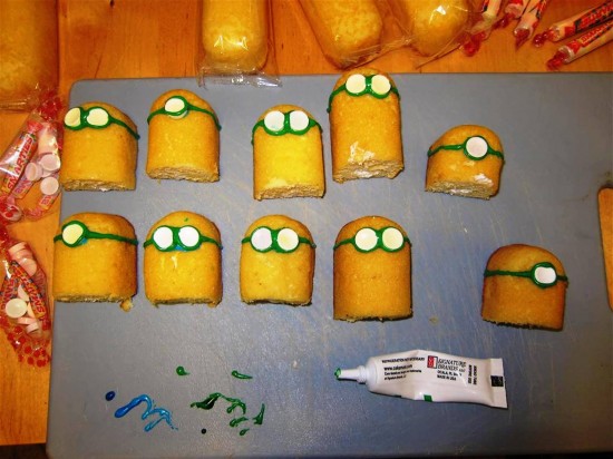 Minion cupcakes. Minion cupcakes.