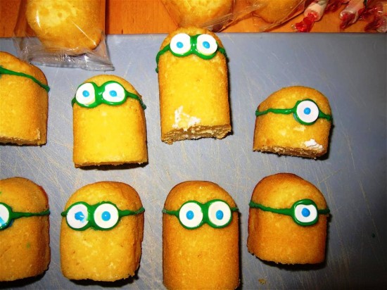 Minion cupcakes. Minion cupcakes.